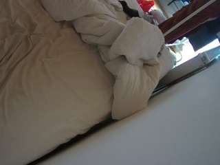 voyeurcam-julmodels-whitebed-4 — Camsoda recorded stream image, 26.05.2026 18:40