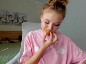 flooora_0 — Chaturbate recorded stream image, 05.06.2026 01:10