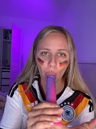 lunawolf21 — Stripchat recorded stream image, 15.06.2026 06:30