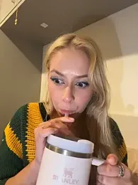 AquarianaX — Stripchat recorded stream image, 25.06.2026 03:20