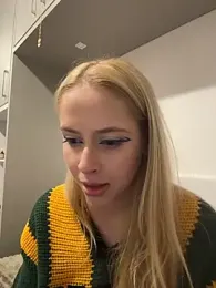 AquarianaX — Stripchat recorded stream image, 25.06.2026 03:20