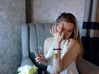 gwenonline — Bongacams recorded stream image, 25.06.2026 08:00