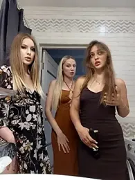caressyourself — Stripchat recorded stream image, 25.06.2026 09:00