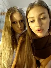caressyourself — Stripchat recorded stream image, 06.07.2026 05:50