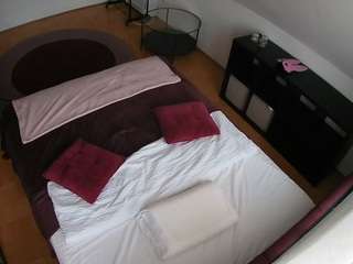 voyeurcam-julmodels-whitebed-2 — Camsoda recorded stream image, 10.07.2026 07:10