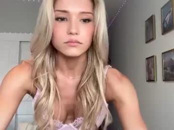 xoxoamberr — Chaturbate recorded stream image, 15.08.2026 18:00