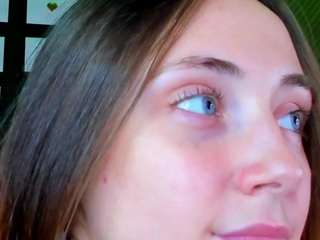 lexi-split — Camsoda recorded stream image, 17.08.2026 01:00
