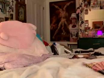 eve003300 — Chaturbate recorded stream image, 18.08.2026 00:00