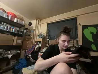 Snowbunnycake_131 — Stripchat recorded stream image, 18.08.2026 06:10