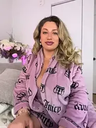 miamellycious — Stripchat recorded stream image, 21.08.2026 07:20