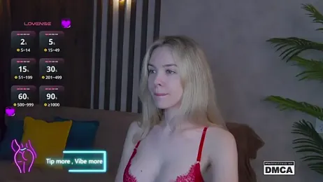 Holl1Would — Stripchat recorded stream screenshot (13 Mar 2025)