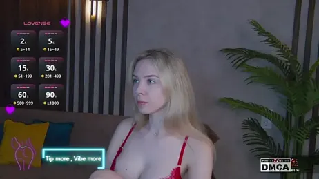 Holl1Would — Stripchat recorded stream screenshot (13 Mar 2025)