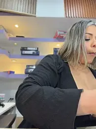 isabella_horney_ — Stripchat recorded stream image, 27.08.2026 11:50