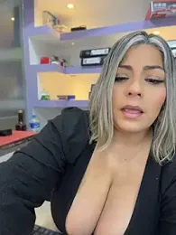 isabella_horney_ — Stripchat recorded stream image, 27.08.2026 11:50