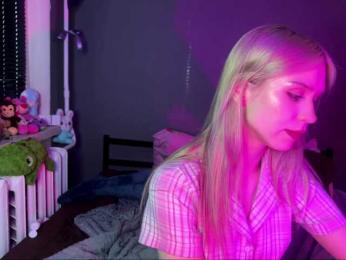 sexycute18 — Bongacams recorded stream image, 28.08.2026 23:10