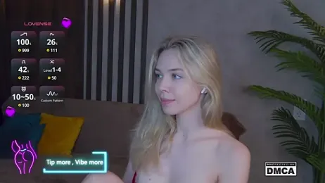 Holl1Would — Stripchat recorded stream screenshot (13 Mar 2025)