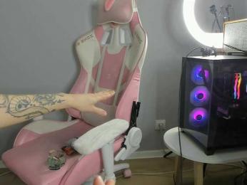 dolly-ll — Bongacams recorded stream image, 14.03.2025 13:10