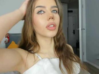 dolly-ll — Bongacams recorded stream image, 14.03.2025 13:10