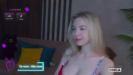 Holl1Would — Stripchat recorded stream screenshot (17 Mar 2025)