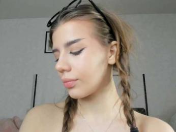 dolly-ll — Bongacams recorded stream image, 18.03.2025 13:20