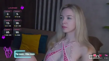 Holl1Would — Stripchat recorded stream screenshot (19 Mar 2025)