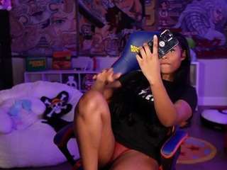 lovenzia — Camsoda recorded stream image, 22.03.2025 03:10