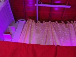mssbombom — Camsoda recorded stream image, 22.03.2025 03:10