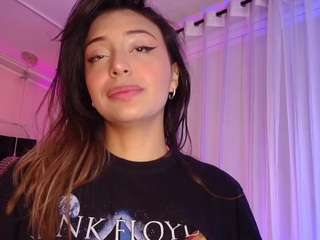 sofly-s — Camsoda recorded stream image, 03.02.2025 11:40