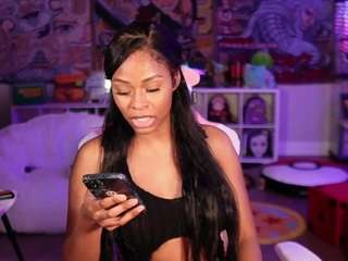 lovenzia — Camsoda recorded stream image, 23.03.2025 17:30