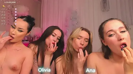RollingGirls — Stripchat recorded stream image, 03.02.2025 13:10