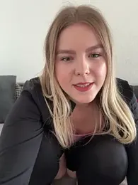 LaraBlond — Stripchat recorded stream screenshot (28 Mar 2025)