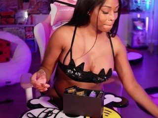 lovenzia — Camsoda recorded stream image, 29.03.2025 02:20