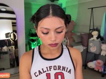 sweet_littleee — Chaturbate recorded stream image, 02.04.2025 22:00