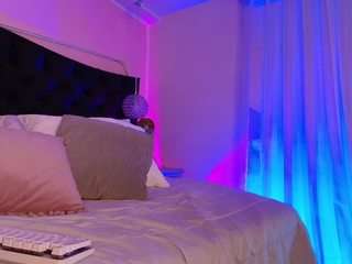 sofly-s — Camsoda recorded stream image, 04.02.2025 11:40