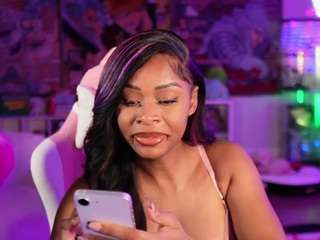 lovenzia — Camsoda recorded stream image, 05.04.2025 02:40