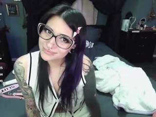 sallylynn — Camsoda recorded stream screenshot (06 Apr 2025)