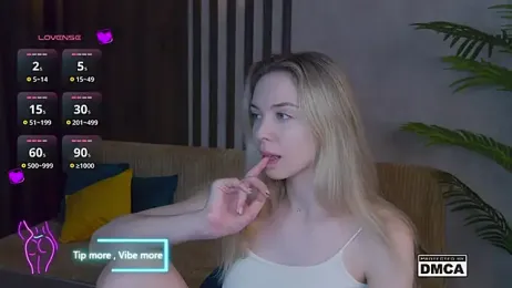 Holl1Would — Stripchat recorded stream screenshot (04 Feb 2025)