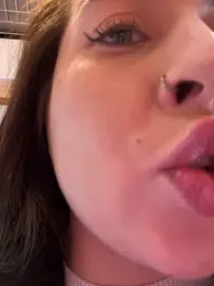 Holly_Play — Stripchat recorded stream image, 08.04.2025 12:20