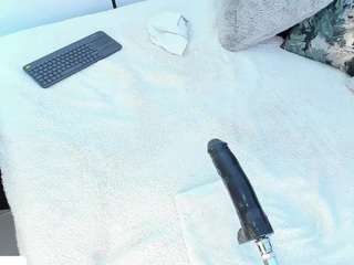 angie-roses — Camsoda recorded stream image, 09.04.2025 01:20