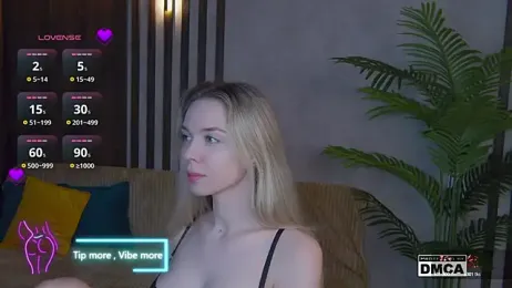 Holl1Would — Stripchat recorded stream screenshot (05 Feb 2025)