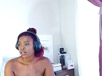 LuciousLips96 — Stripchat recorded stream image, 10.04.2025 10:40