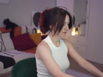 _blackbee_ — Chaturbate recorded stream image, 11.04.2025 10:20