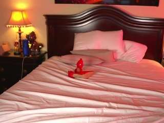 katyerave — Camsoda recorded stream image, 12.04.2025 16:10