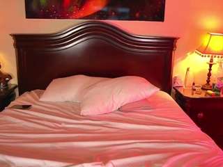 katyerave — Camsoda recorded stream image, 12.04.2025 16:10