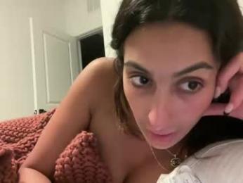 camiliakxoxo — Chaturbate recorded stream image, 17.04.2025 00:40