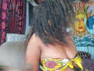 elizagrey — Camsoda recorded stream screenshot (17 Apr 2025)