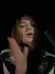 -AngelAri- — Stripchat recorded stream image, 17.04.2025 18:10
