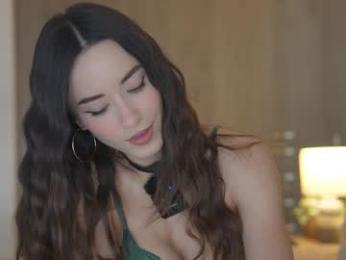 emyii — Chaturbate recorded stream image, 05.02.2025 22:30