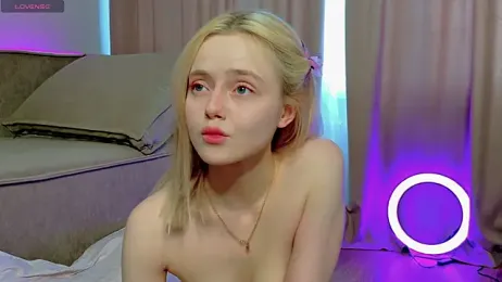 StarrShinee — Stripchat recorded stream image, 19.04.2025 02:00