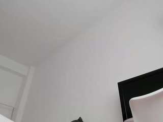sarasaenz2 — Camsoda recorded stream image, 21.04.2025 07:40